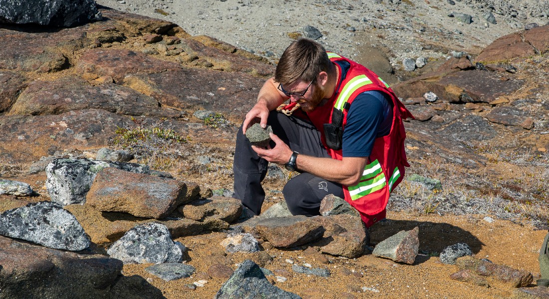 Photo of researcher Kristoffer Szilas, digging up olivin in Greenland. Kent Pørksen