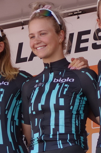 Den danske cykelrytter Emma Norsgaard skal med til OL i Tokyo og er en af de atleter, der skal tanke op på kulhydrater i to døgn op til en sportspræstation. Foto:  Hoebele, Wikimedia Commons