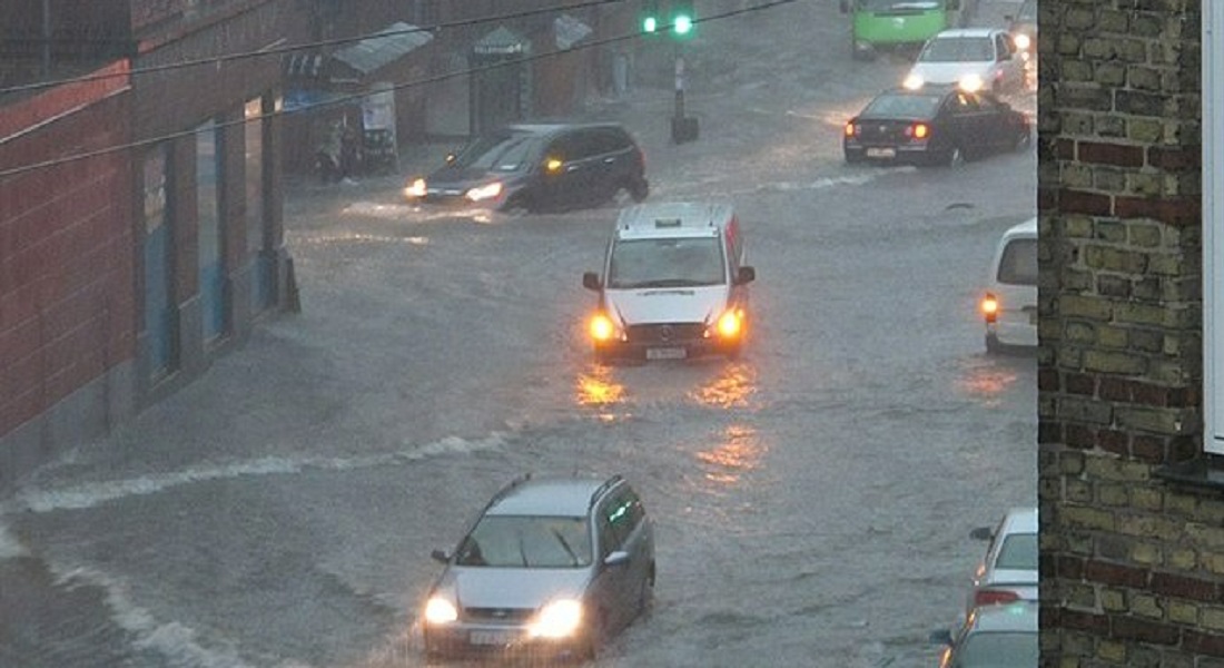 Cars stuck in flooding during 2011 cloudburst